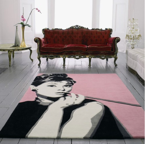 un-tapis-très-moderne-avec-le-visage-d'une-personne-célèbre-meubles-classiques
