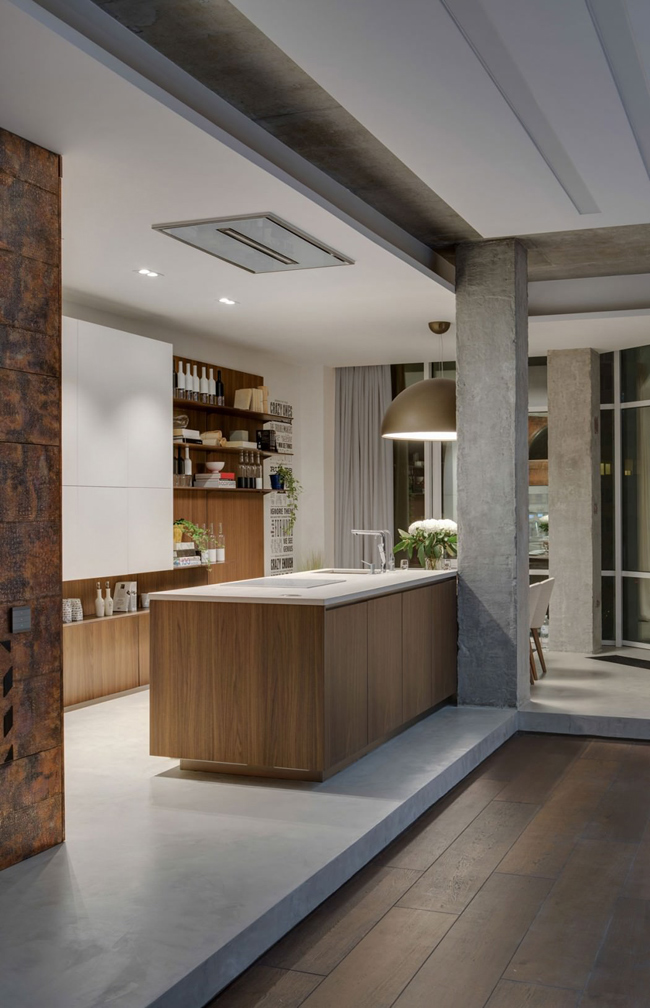Appartement avec sol bois et beton